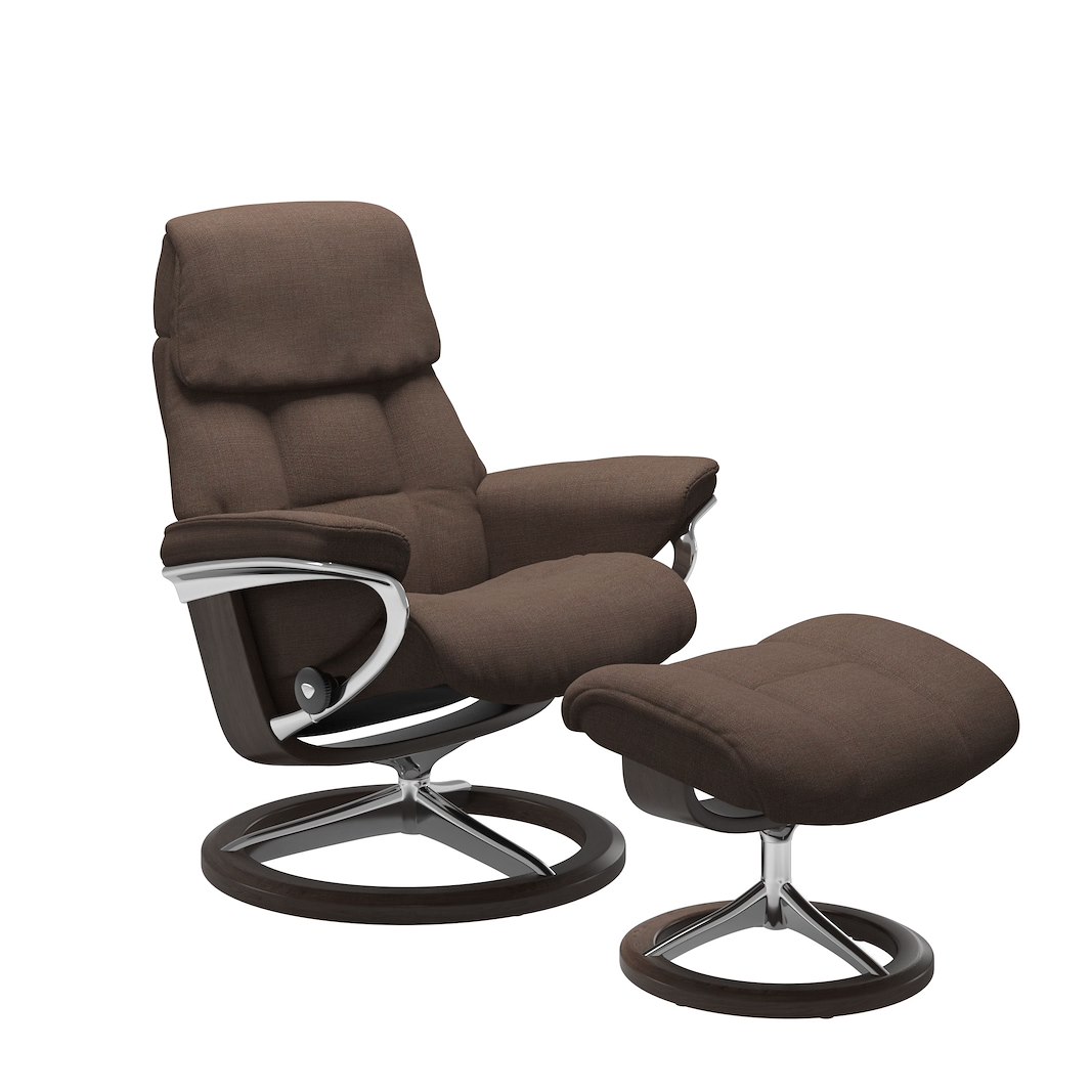 Ruby (S) Lenestol med krakk Tekstil Abelia Chocolate og Signature understell i alu og wenge
