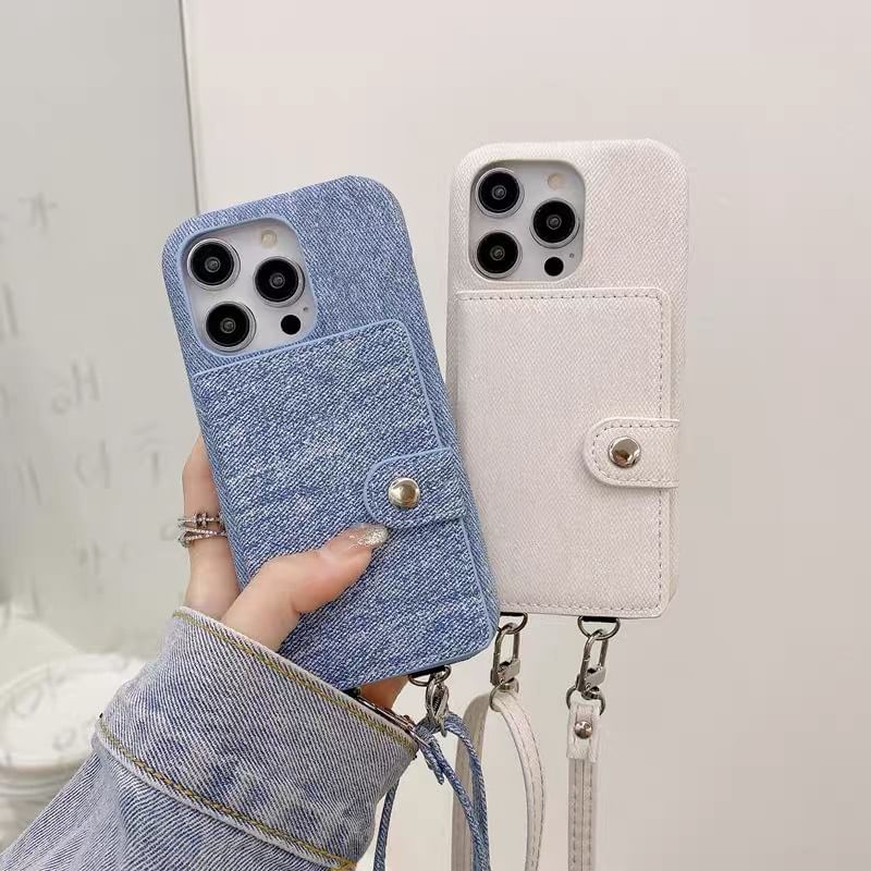 Muniepolis - Denim kaarthouder lanyard telefoonhoesje - iPhone X / XS / XR / XS Max / 11 / 11 Pro / 11 Pro Max / 12 mini / 12 / 12 Pro / 12 Pro Max / 13 / 13 Pro / 13 Pro Max / 14 / 14 Pro / 14 Plus / 14 Pro Max / 15 / 15 Pro / 15 Pro Max / 15 Plus