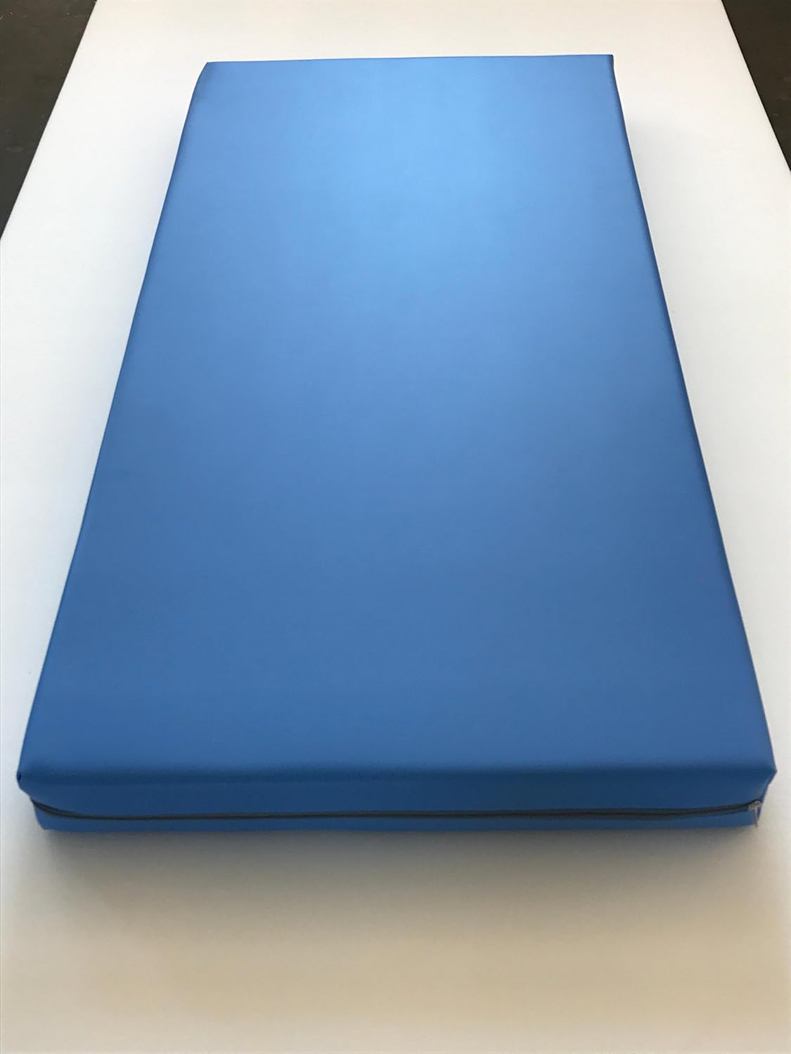 Weichschaumbett Krippen und Kleinkinder mit Bezug aus Kunstleder gelb und rutschfestem Boden inklusive Matratze Kunstleder blau - Made in Germany! (1)