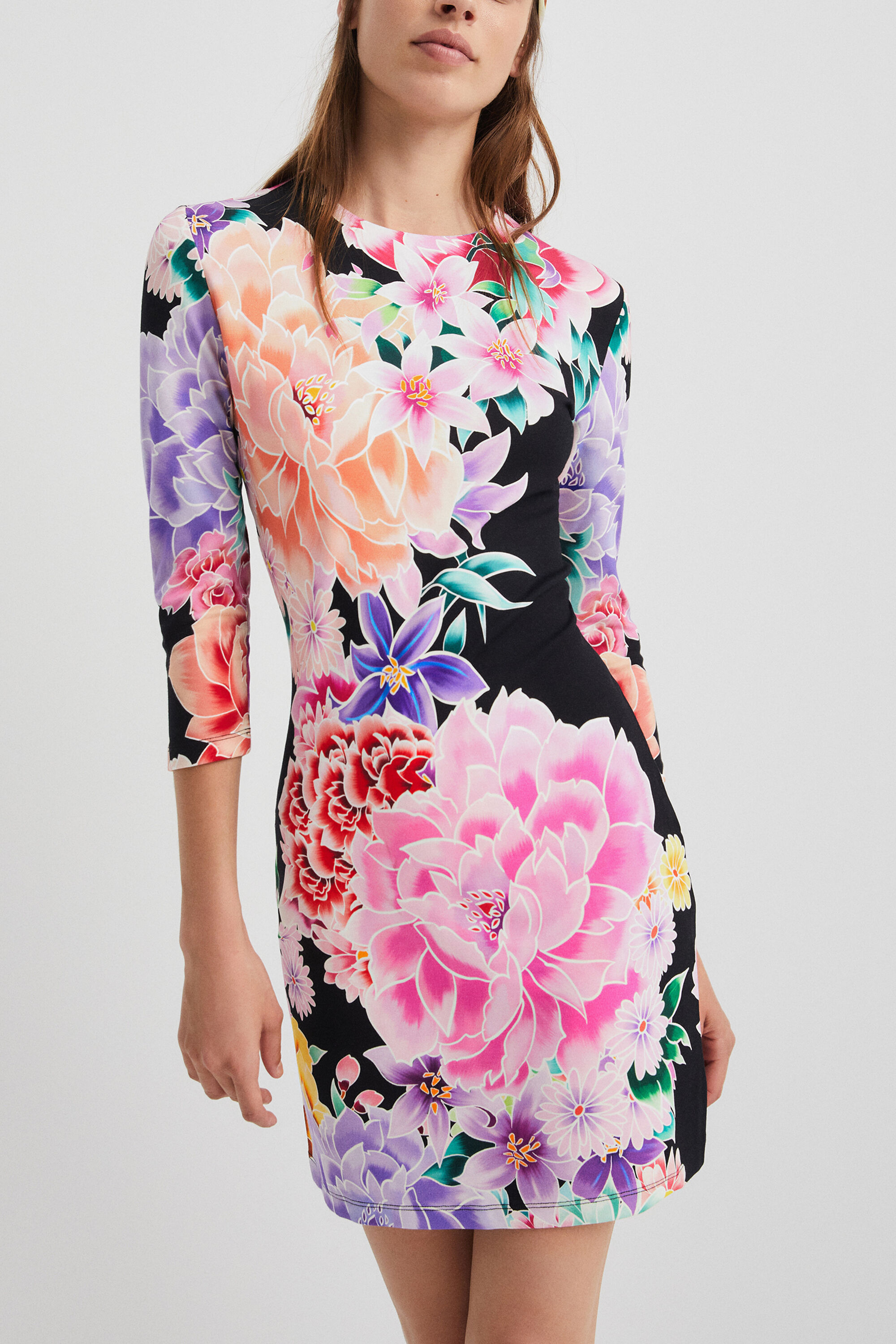 Robe courte et ajustée à fleurs