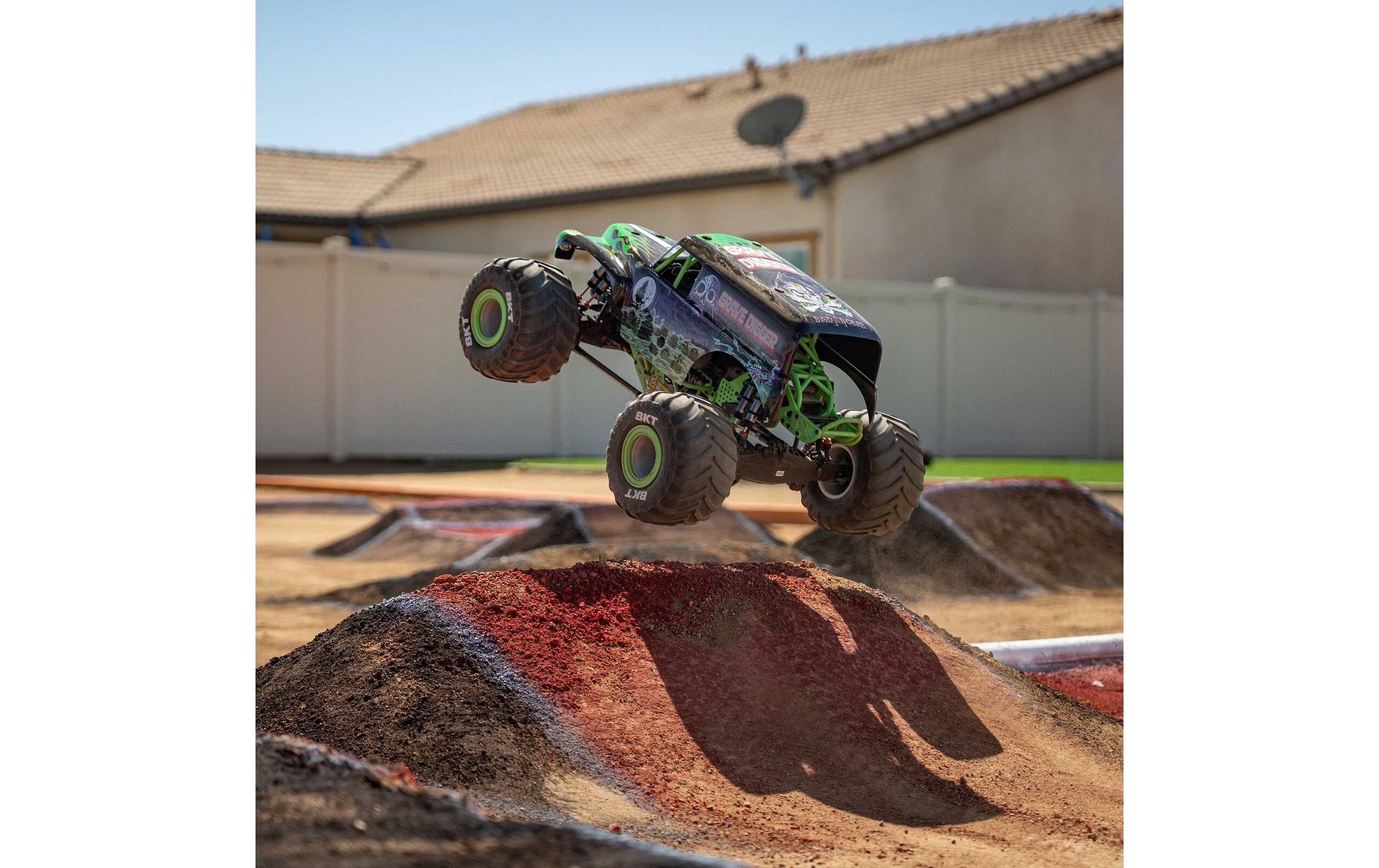 Monster Truck LMT 2.0 Grave Digger 4 x 4 ARTR, 1:8<br>1:8 Starrachsen Brushless 4 x 4 Monstertruck