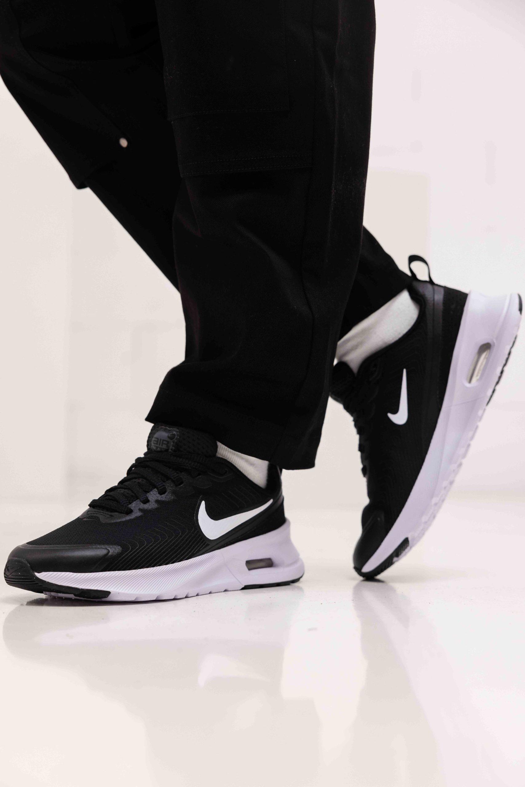 Nike Air Max Nuaxis Sneakers Dames Zwart/Wit