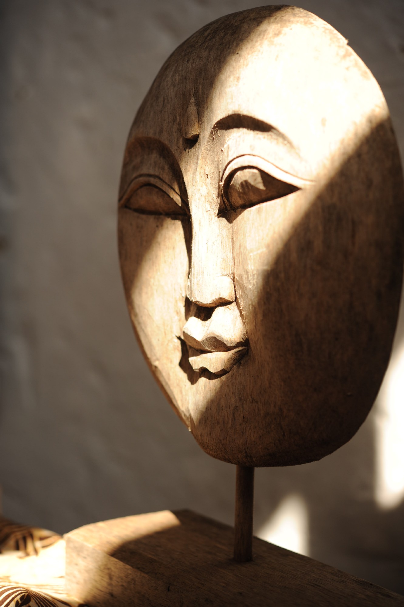 Buddha-Gesicht auf Ständer, natur, H 40 cm, B 24 cm, T 14 cm von fischer's lagerhaus