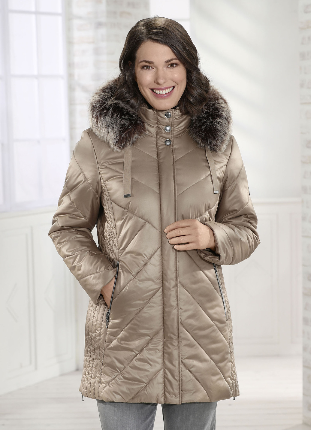 Jacke mit abnehmbarer Kapuze