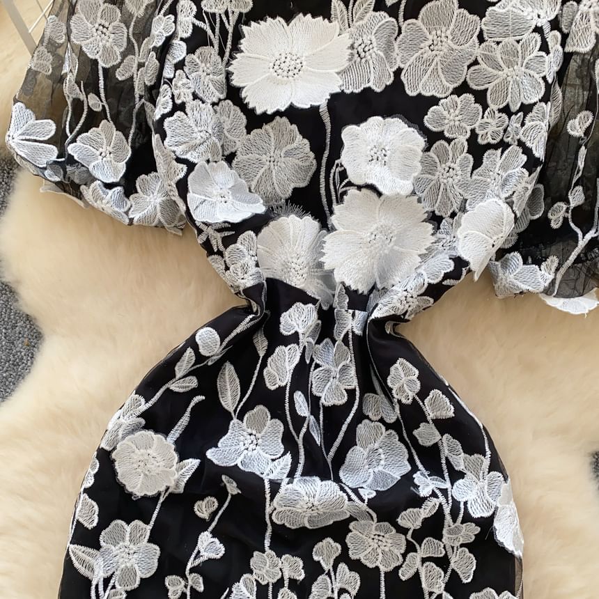 Lucuna - Maxi-zeemeerminjurk met korte mouwen, ronde hals en bloemenborduursel