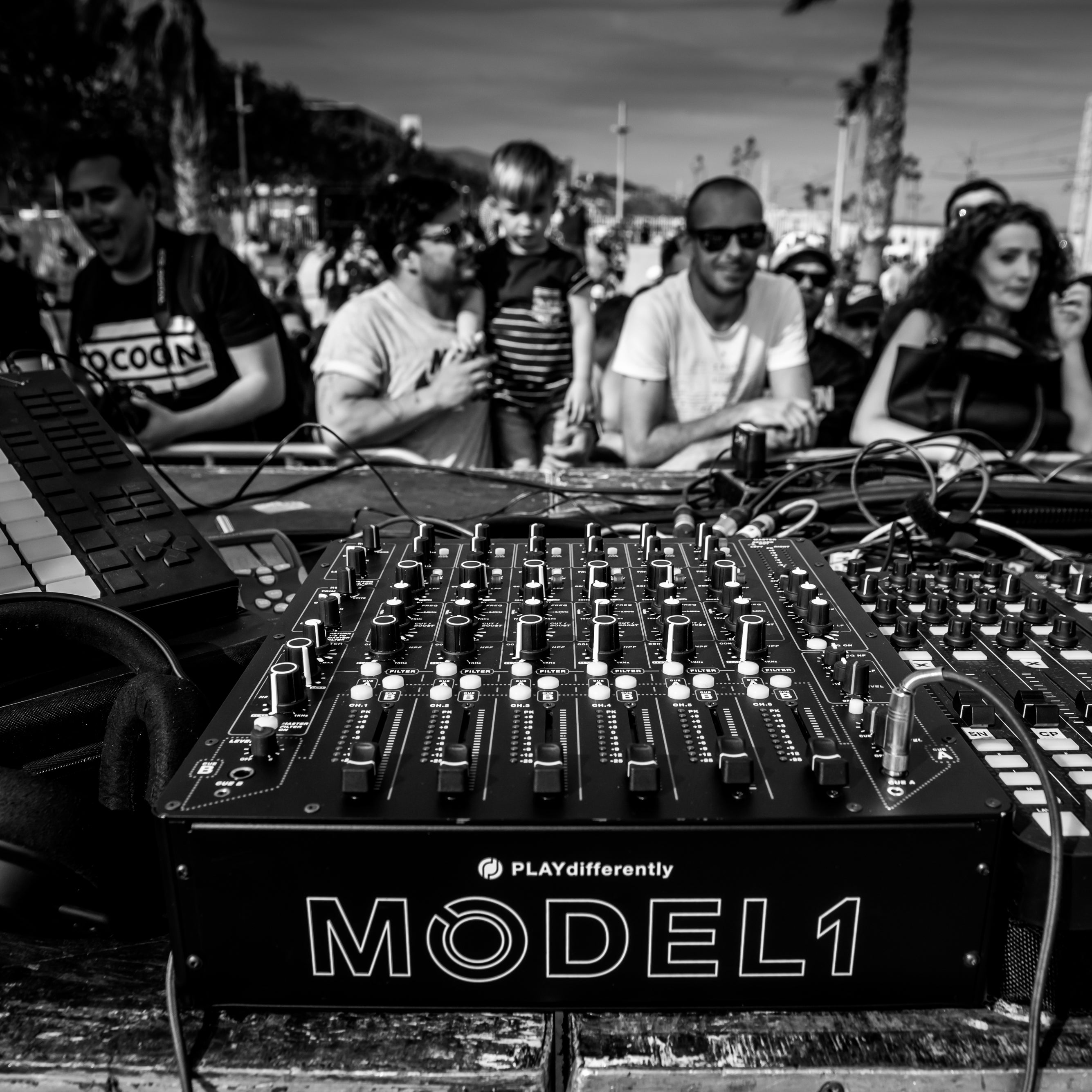 PLAYdifferently MODEL 1 6-kanaals analoge DJ-mixer