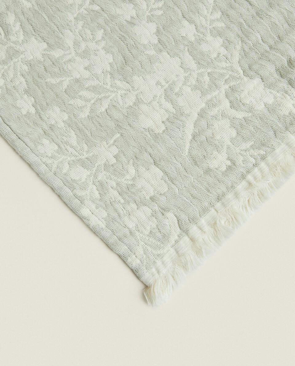 COBERTOR JACQUARD FLORAL