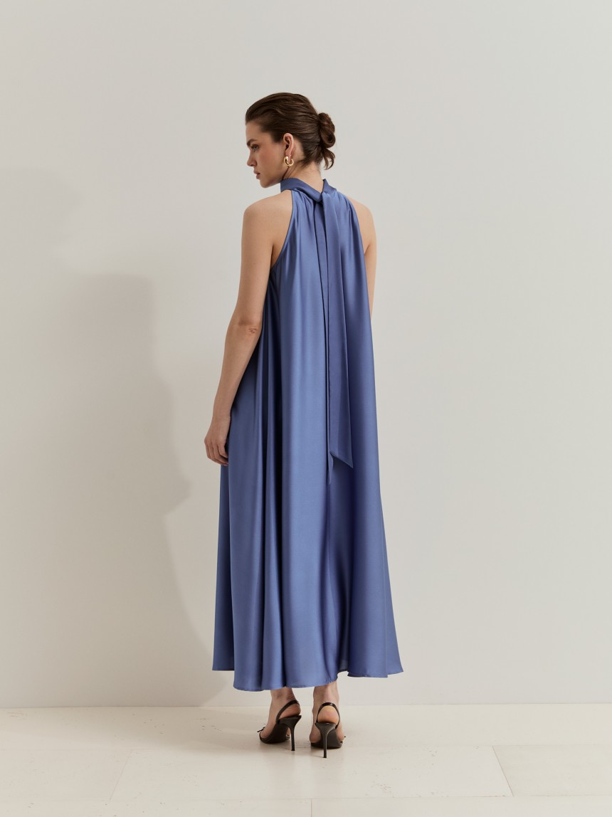 Vestido fluido acetinado
