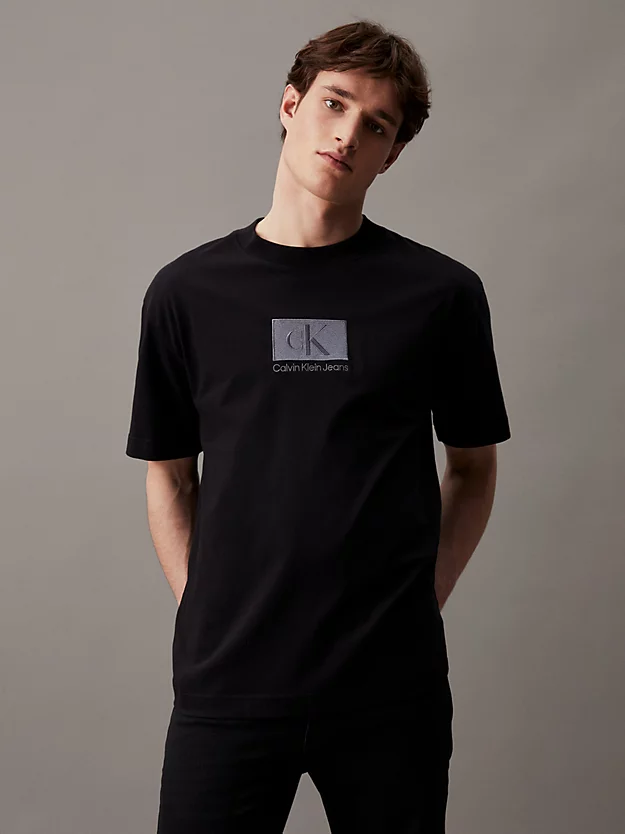 Camiseta de corte folgado com brasão