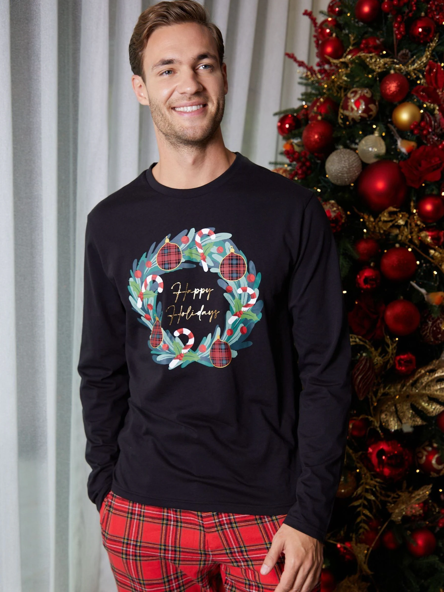 Threadbare Christmas Wreath Long Pyjamas (2-Piece Set)