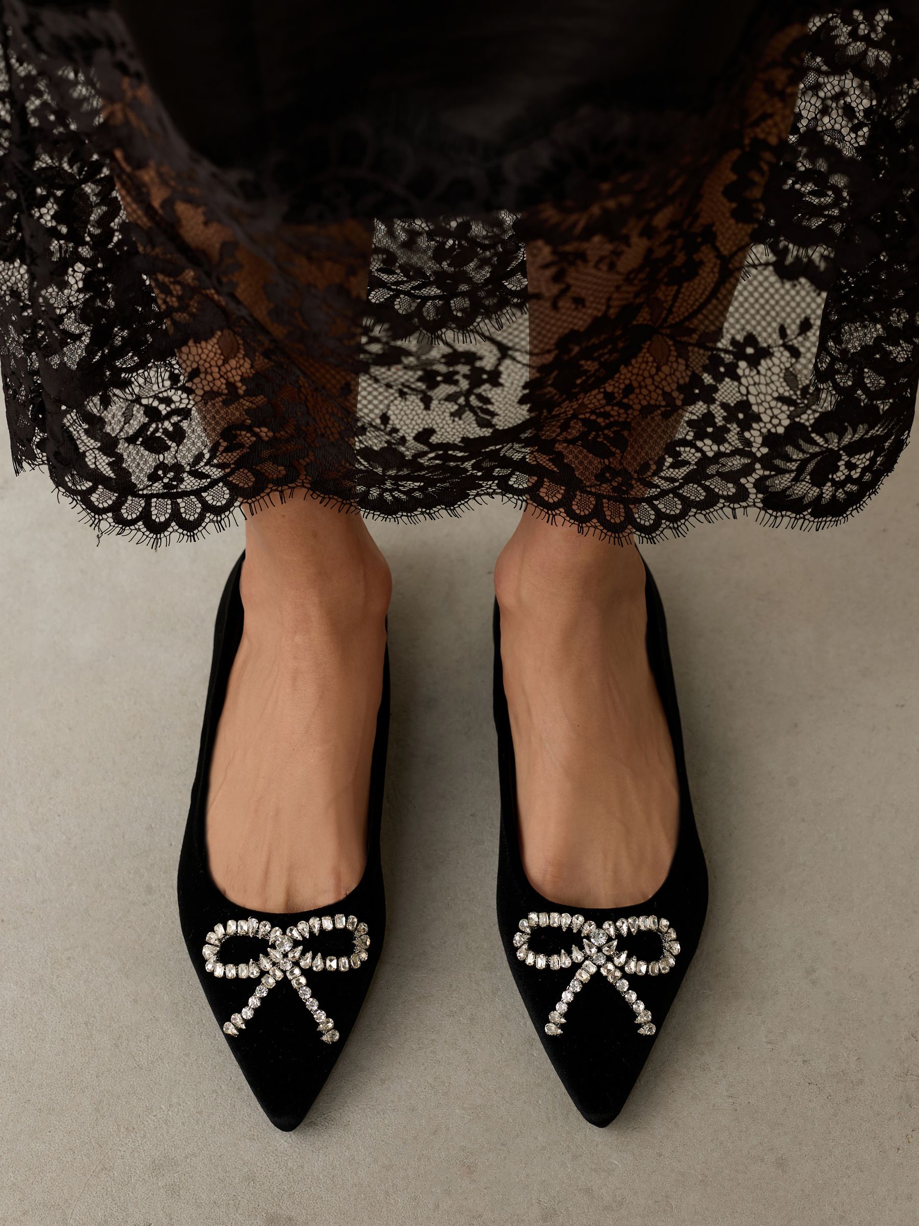 Zwarte satijn - Forever Comfort® Pointed Toe Jewelled Bow Flat Shoes
