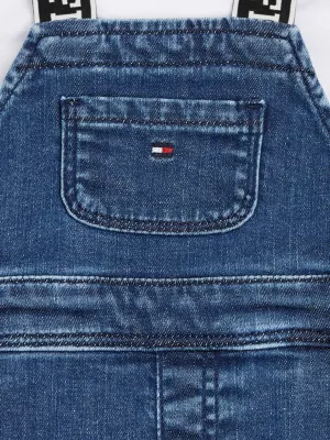 Conjunto de jardineira jeans relaxada