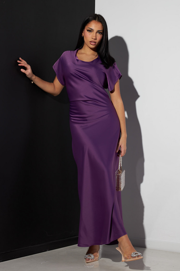 Robe violette satinée manches courtes à noué au dos