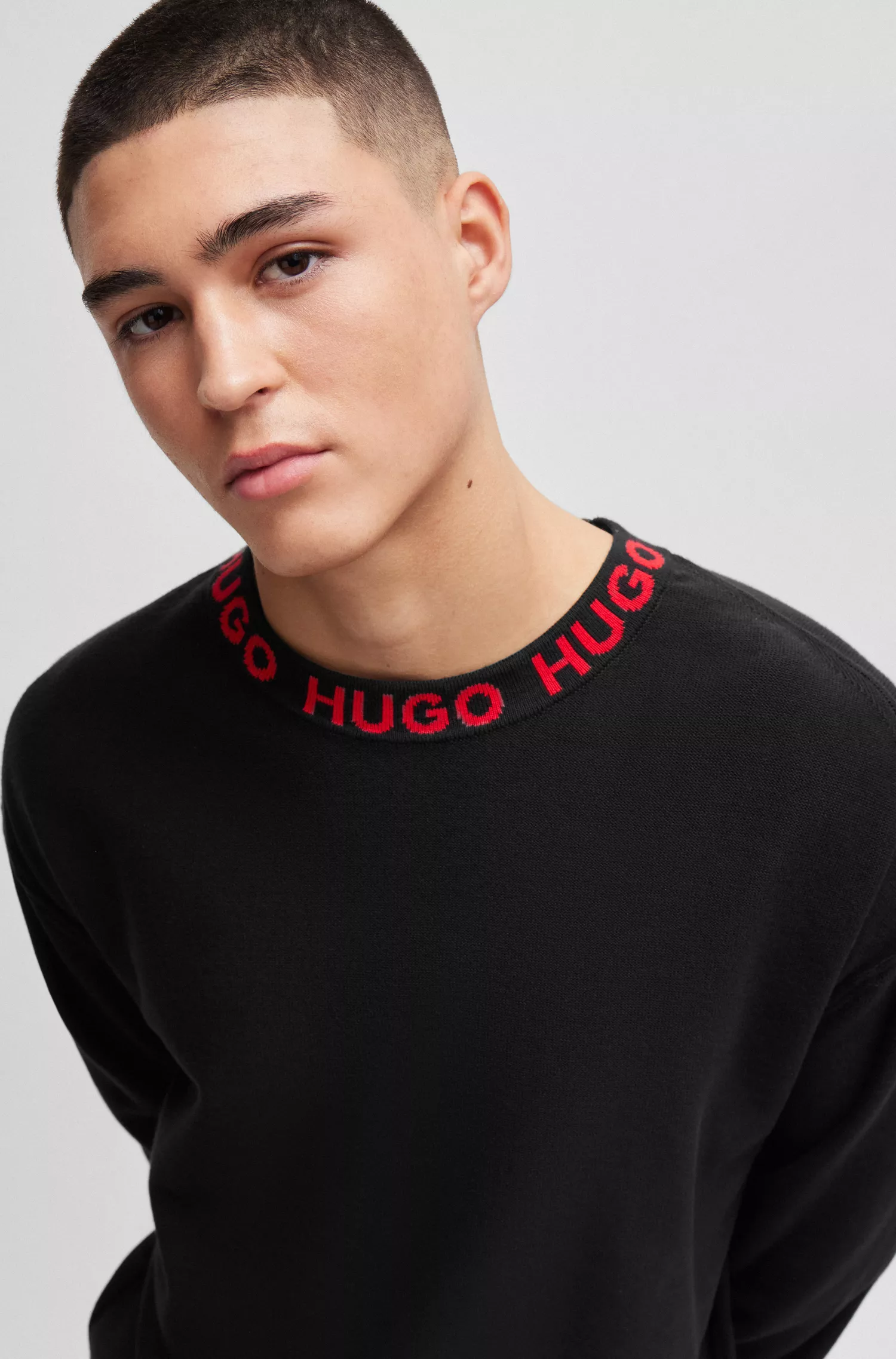 Suéter HUGO vermelho de modelagem oversized em puro algodão com gola com logo.