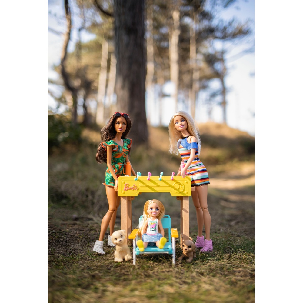 Barbie Urlaubsspaß-Set mit 3 Puppen, Fahrrad und Zubehör