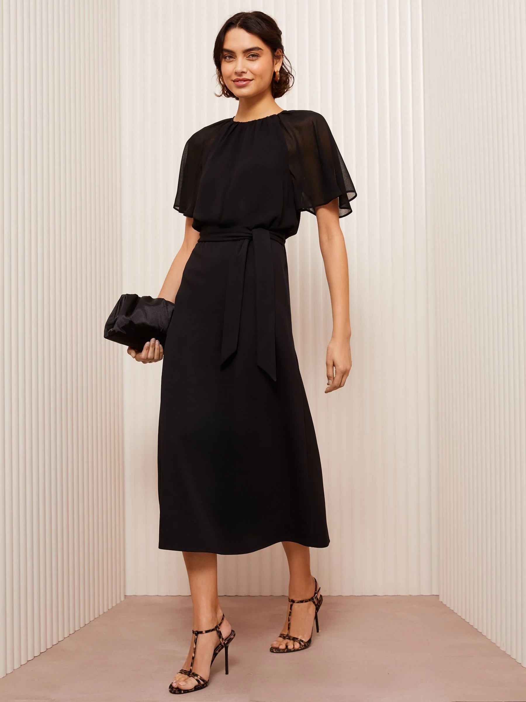 Zwart - Friends Like These scuba chiffon midi-jurk met fladdermouwen