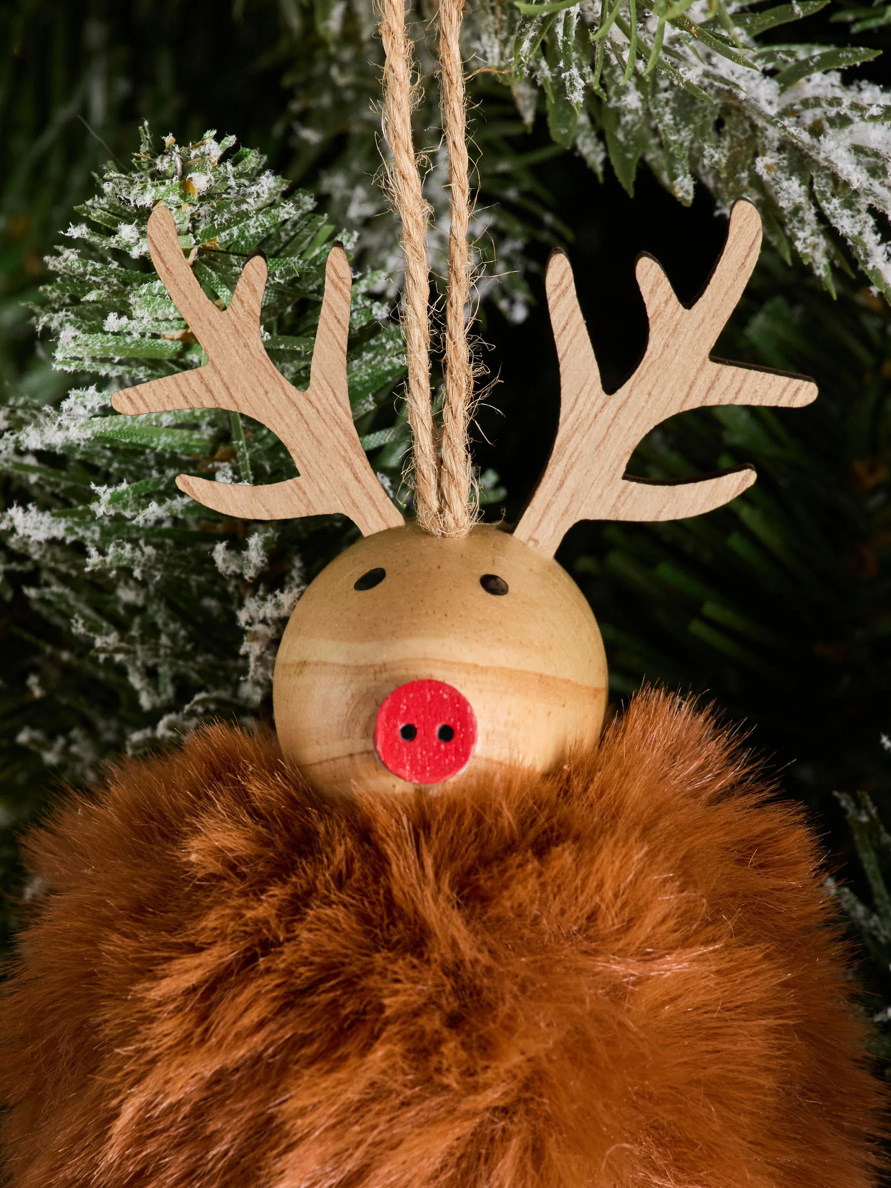 Kerstbal met pompon en figuurtje
