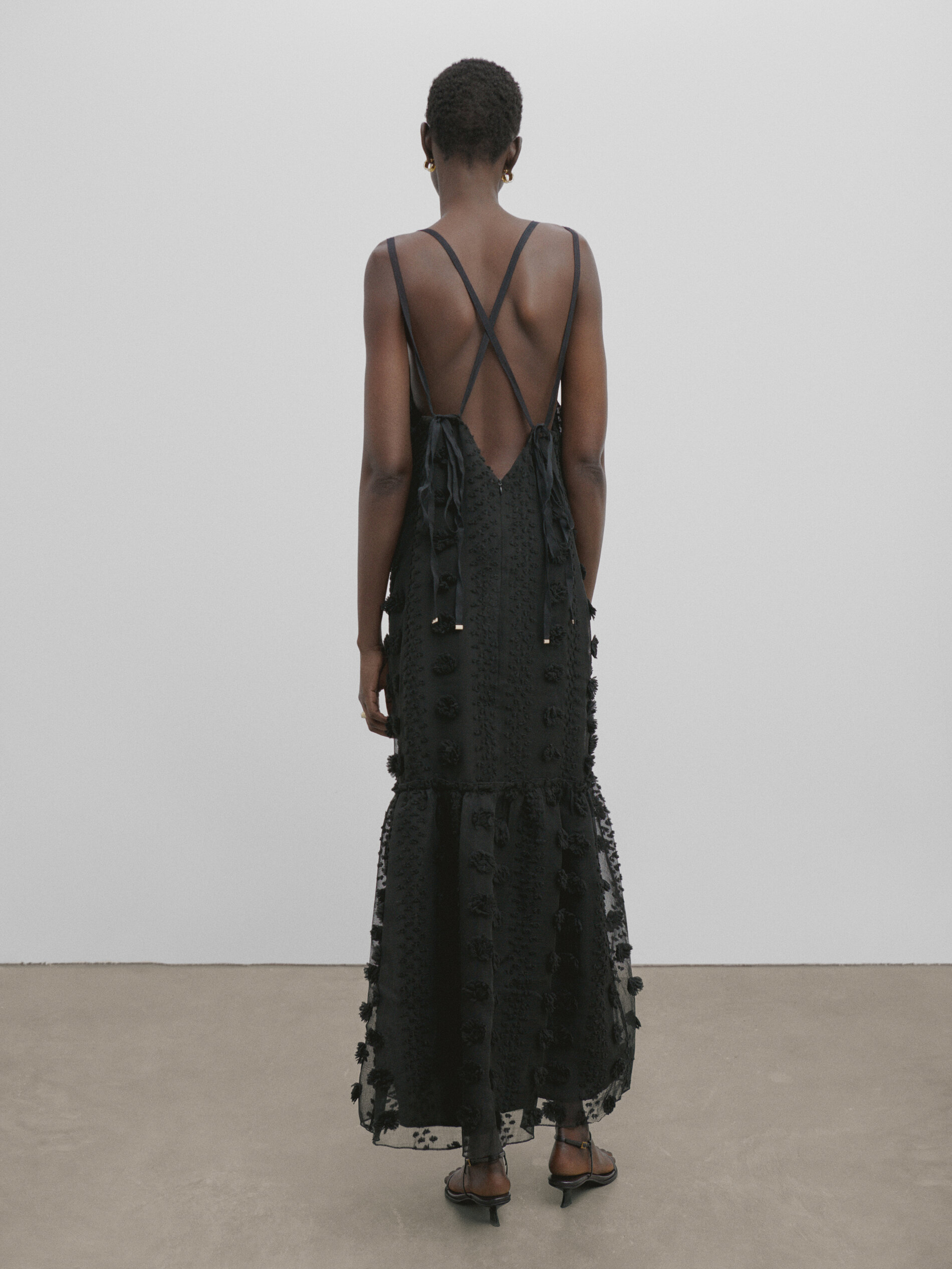 Vestido longo com alças duplas e detalhes em relevo - Studio - PRETO