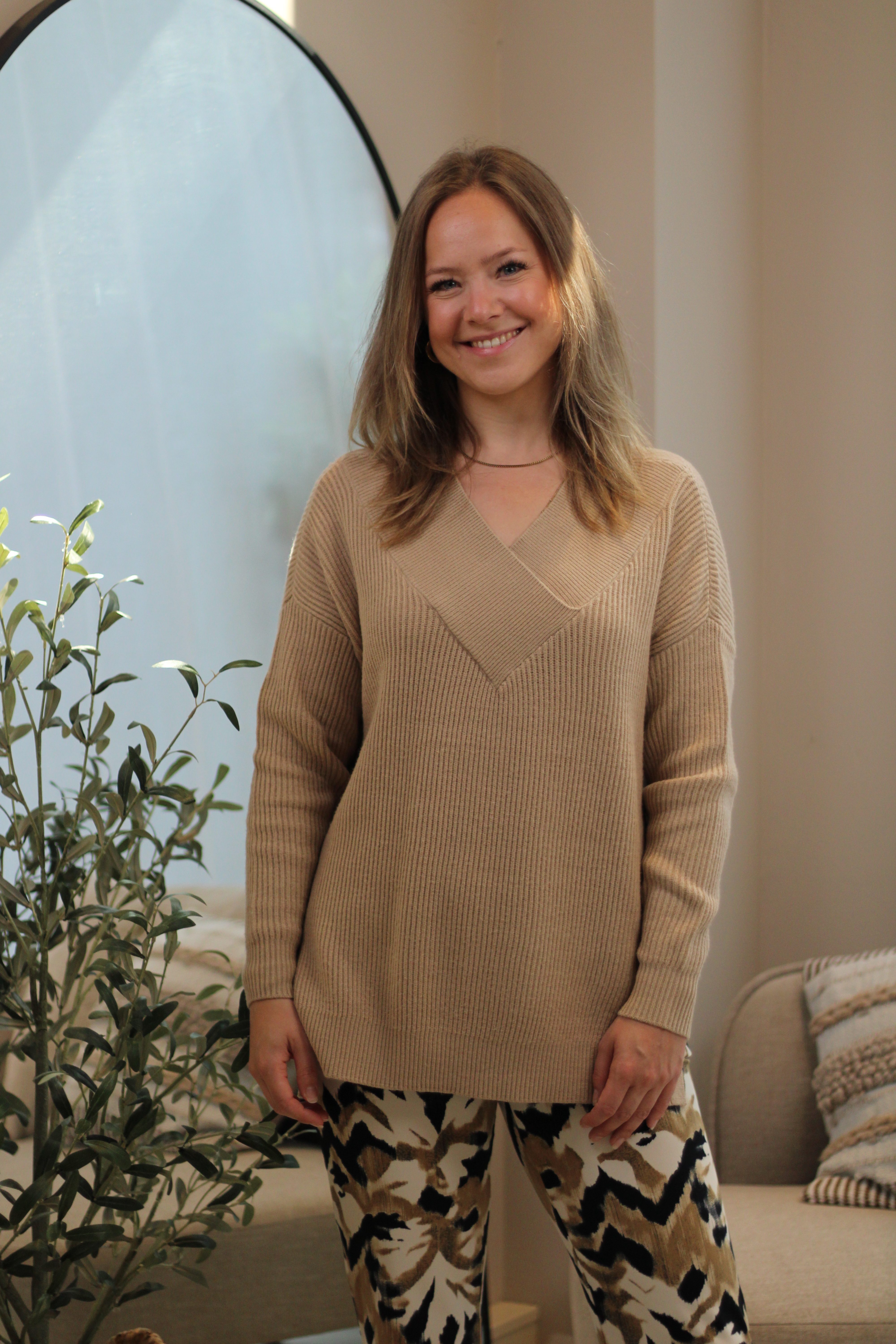 Culture - Olivia V-Neck Pullover - Nomad