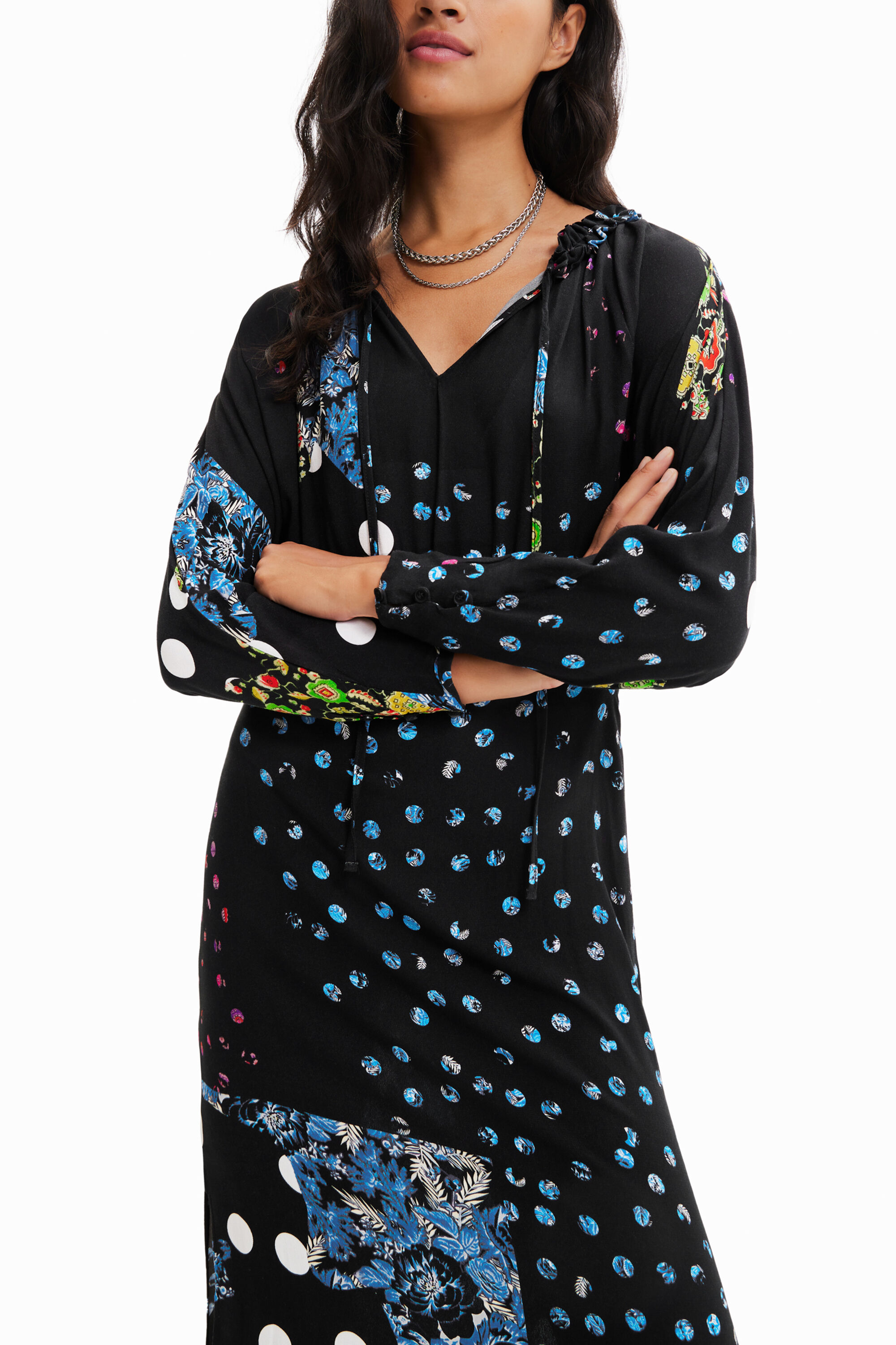 vestido midi de bolinhas