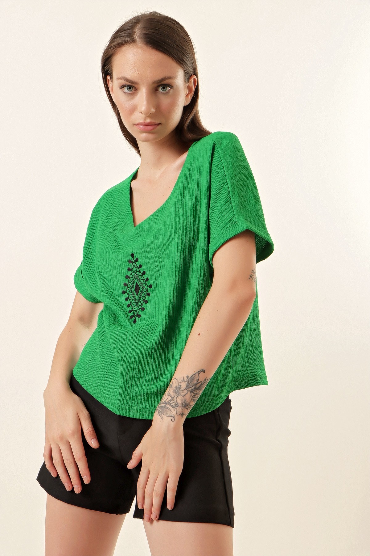 MT Clothes P-CHEM_BROD - Chemisier Brodé Col V