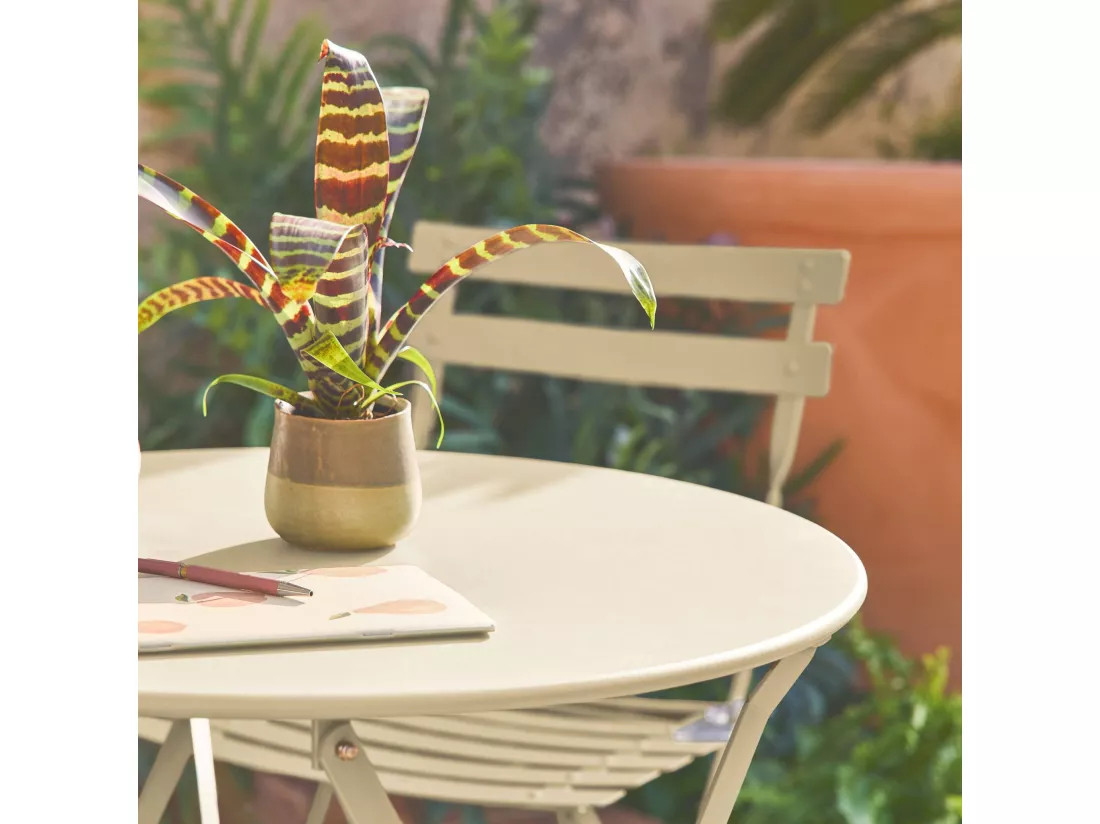 Table de jardin bistrot pliante métal + 2 assises beige Ø60 x 70cm. acier thermolaqué