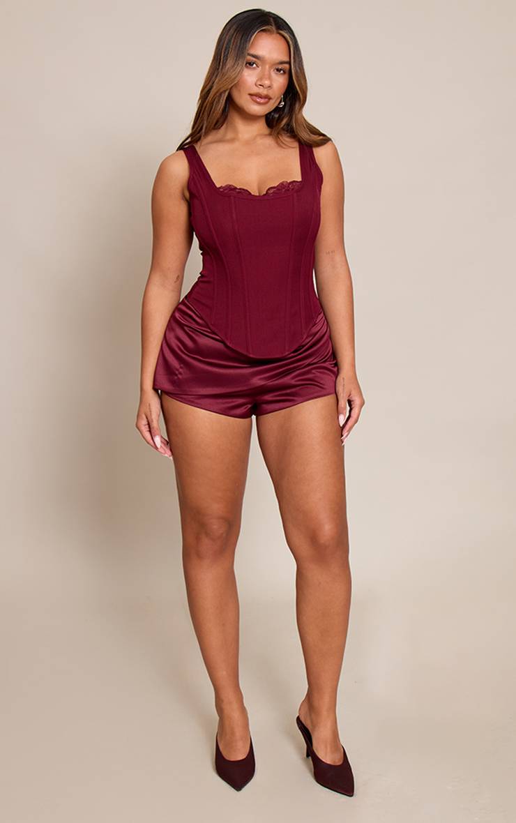 Rouge Vin Short En Satin Drapé Shape