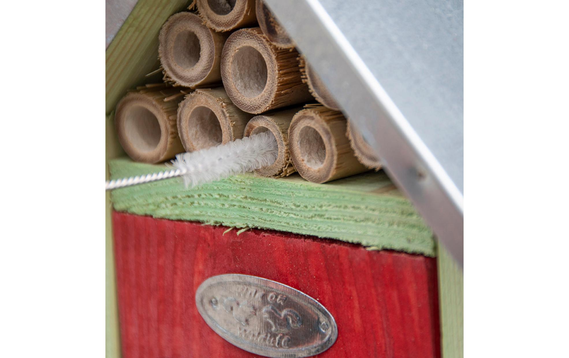 Insektenhotel MInsektenhaus auf Kiefernholz