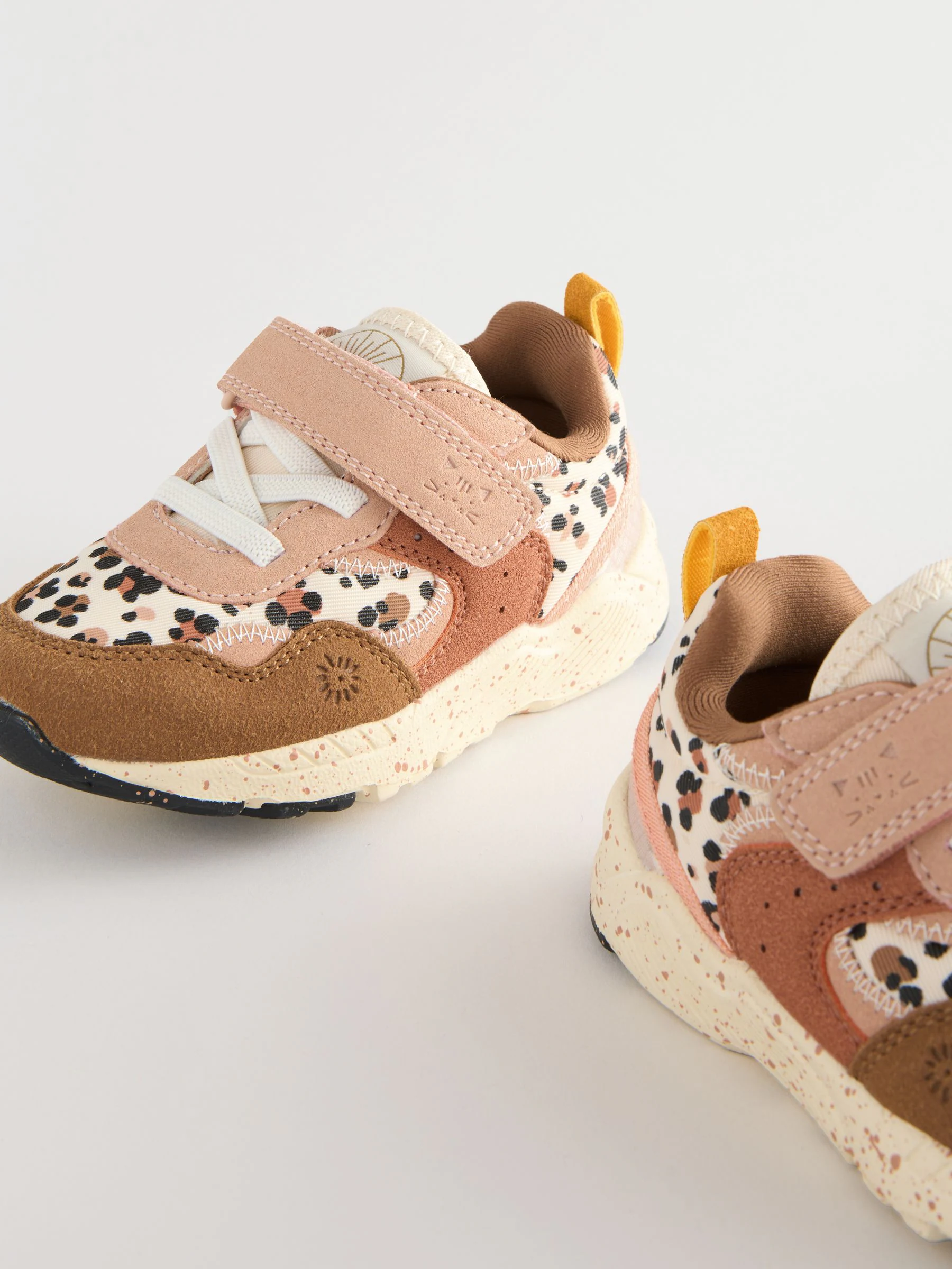 Neutraal met dieren - Sneakers met elastische veters en klittenbandsluiting