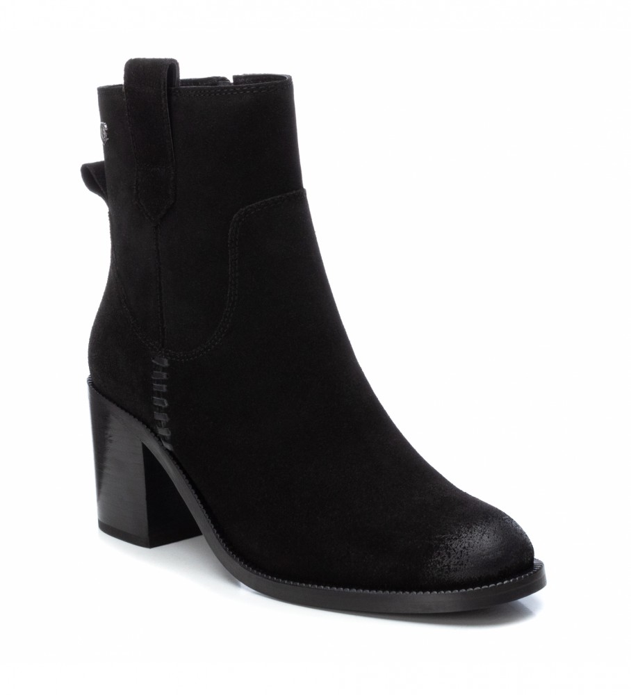 Botas de cano curto Carmela em couro preto, modelo 160060 - Altura do salto: 7 cm -