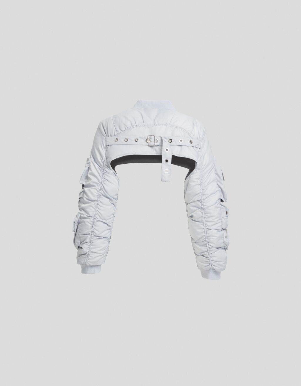 Jaqueta bomber Generation Bershka com vários bolsos e forro de nylon.