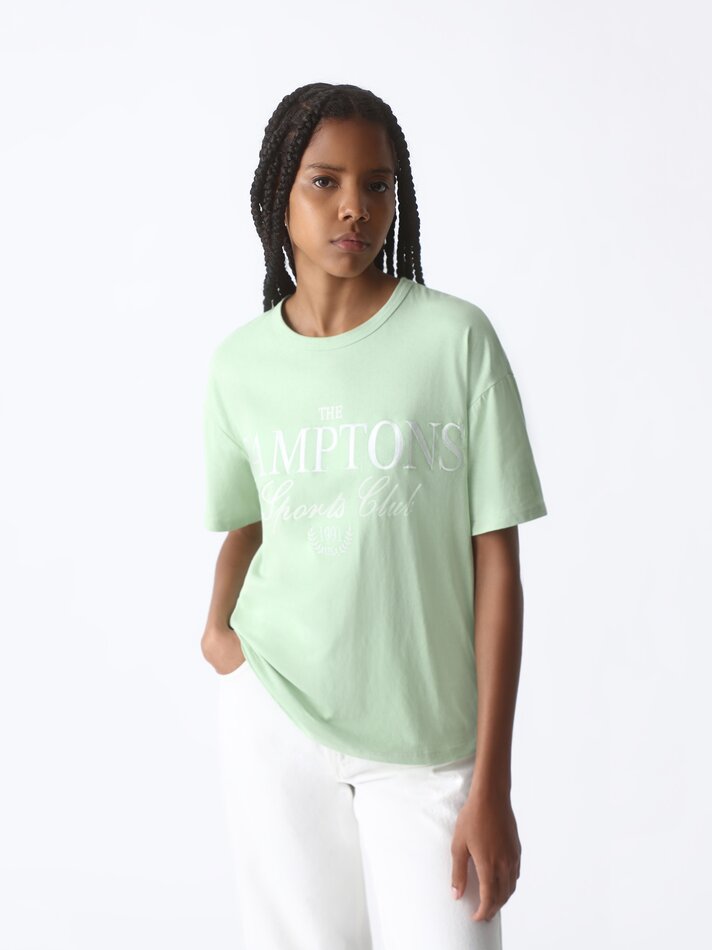 Camiseta de manga curta com bordado - Verde Cirúrgico