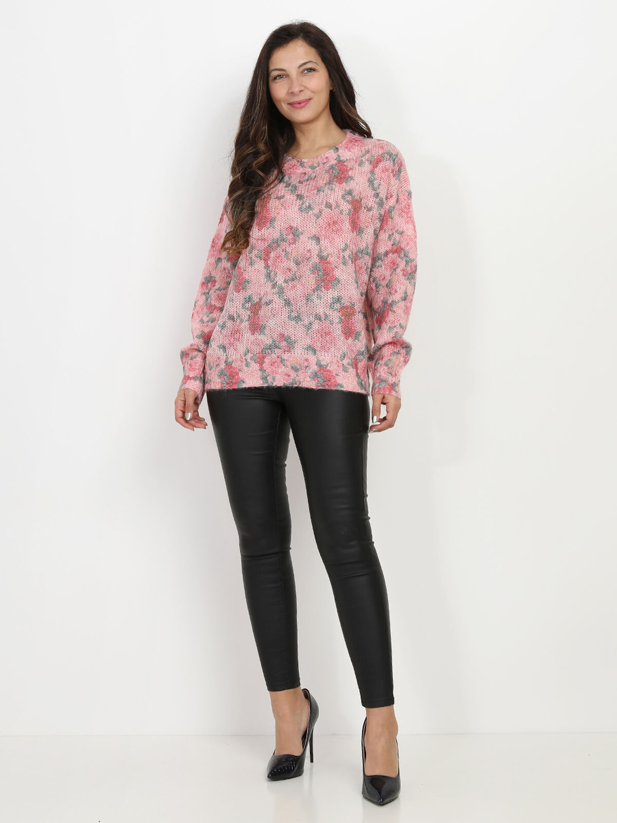 Pull en crochet à motifs fleurs- Rose
