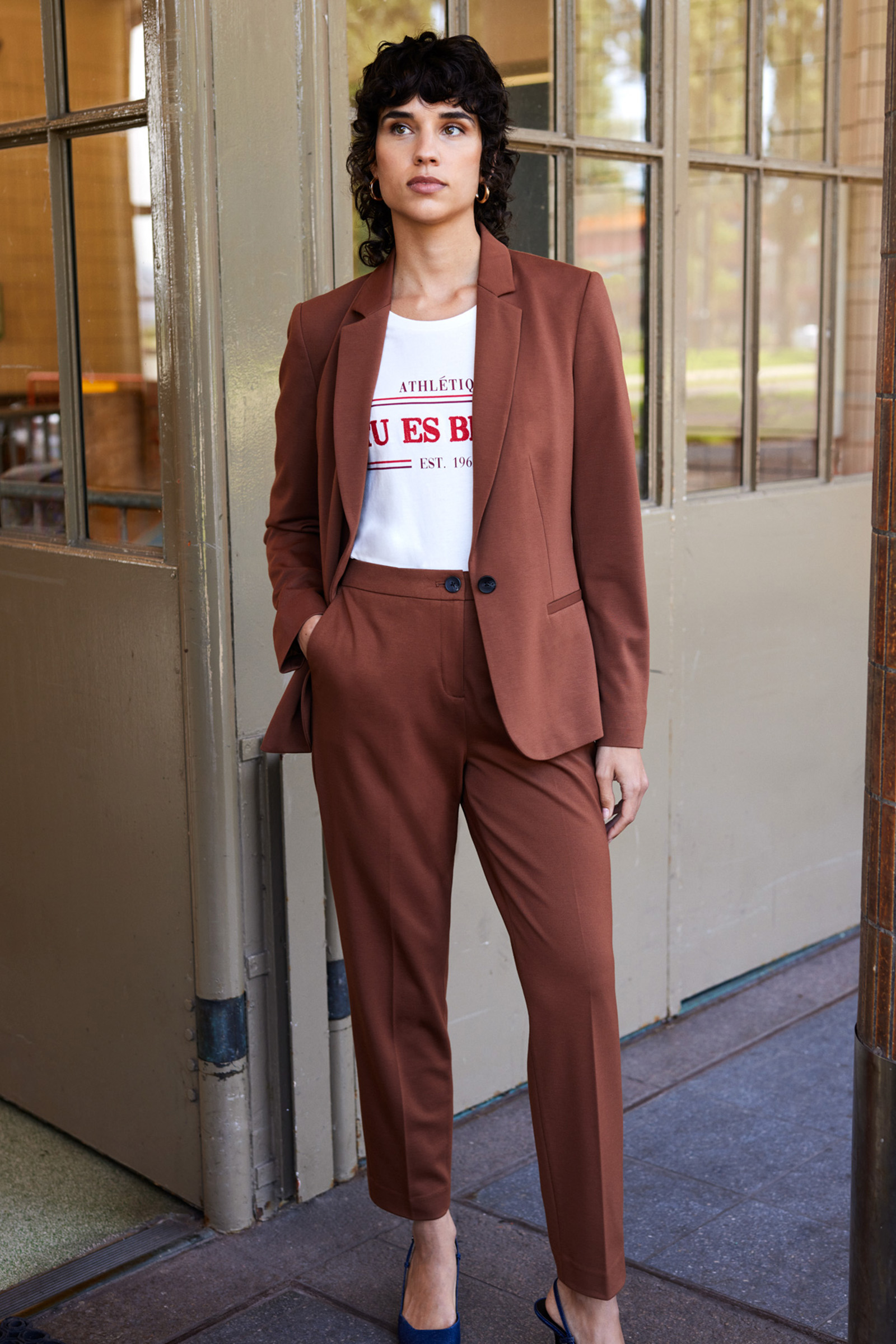 getailleerde jersey-stretch blazer WE Fashion Kaneelbruin