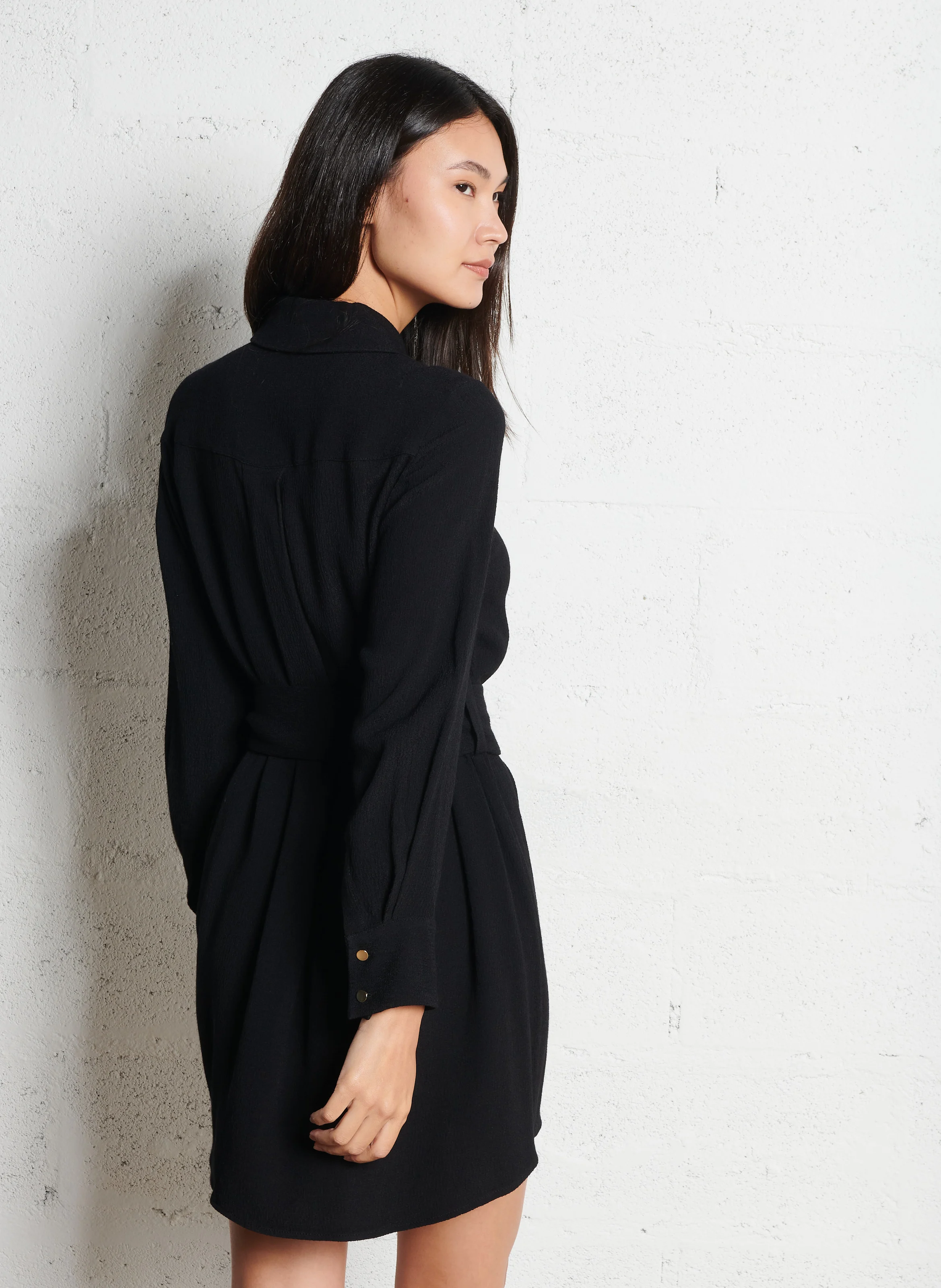 ULAE - Robe courte droite à col classique | Noir