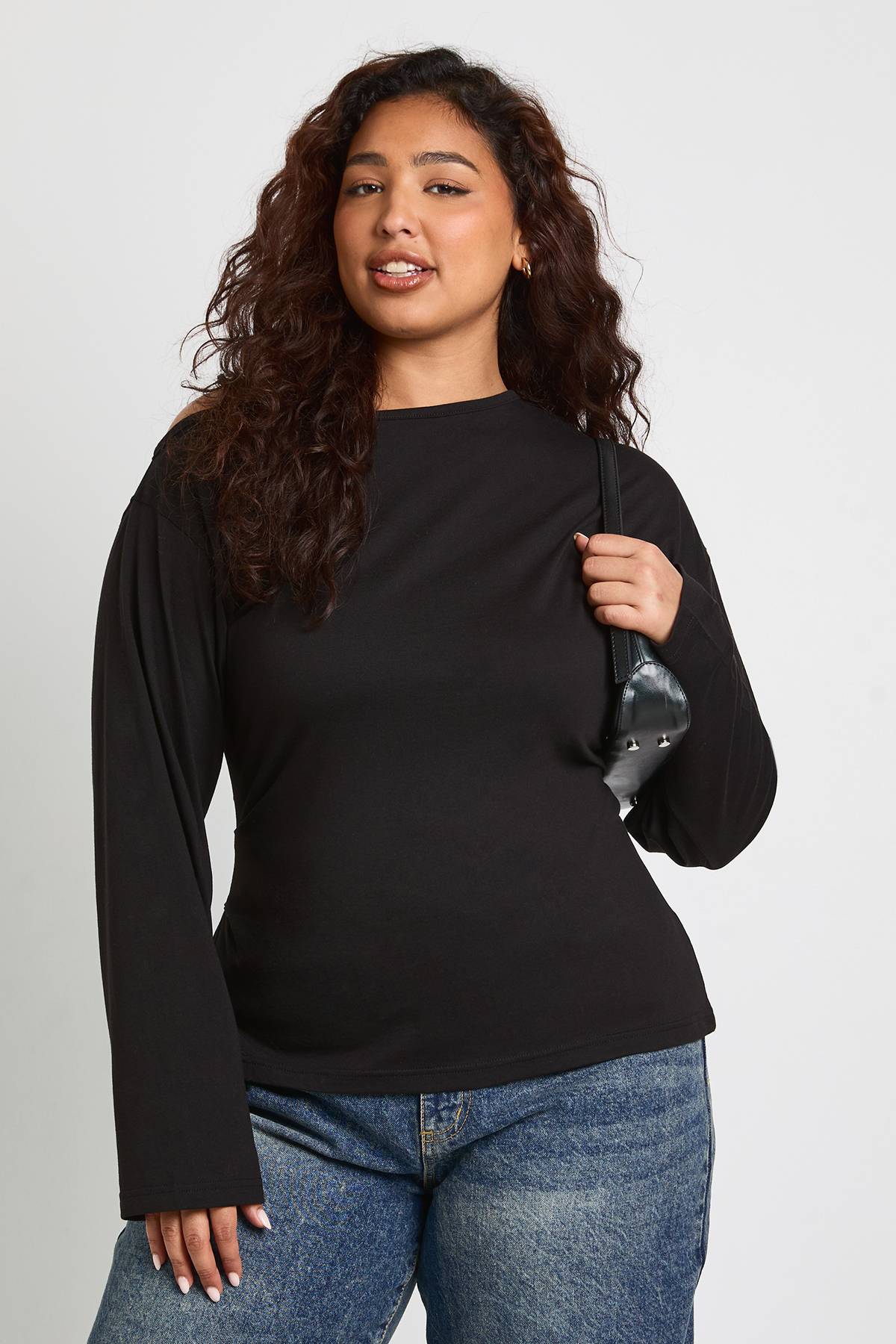boohoo Haut Grande Taille Épaules Dénudées avec Fronces et Ourlet Fendu