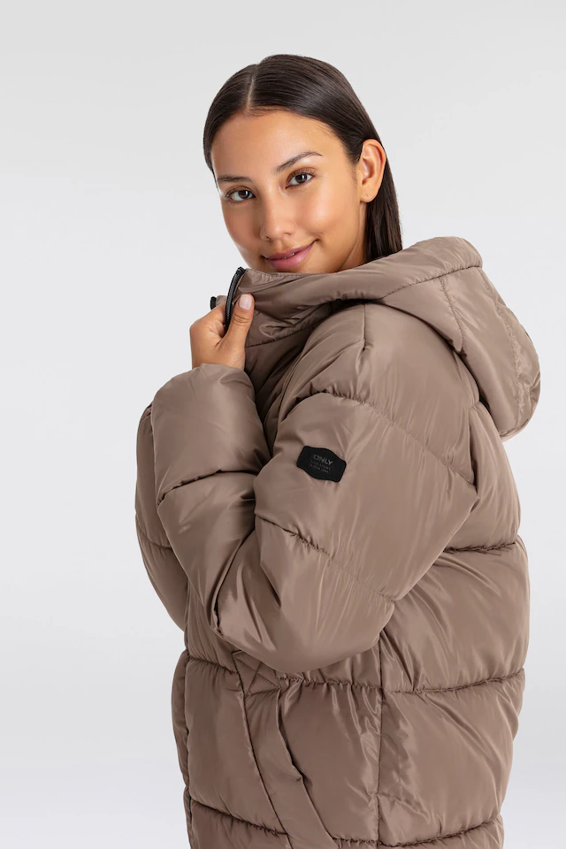 ONLY Steppmantel »ONLAMAND – Langer Puffercoat mit 2-Wege-Reissverschluss«, lässig geschnitten, modisch, Steppware, Materialmix, hochschliessend