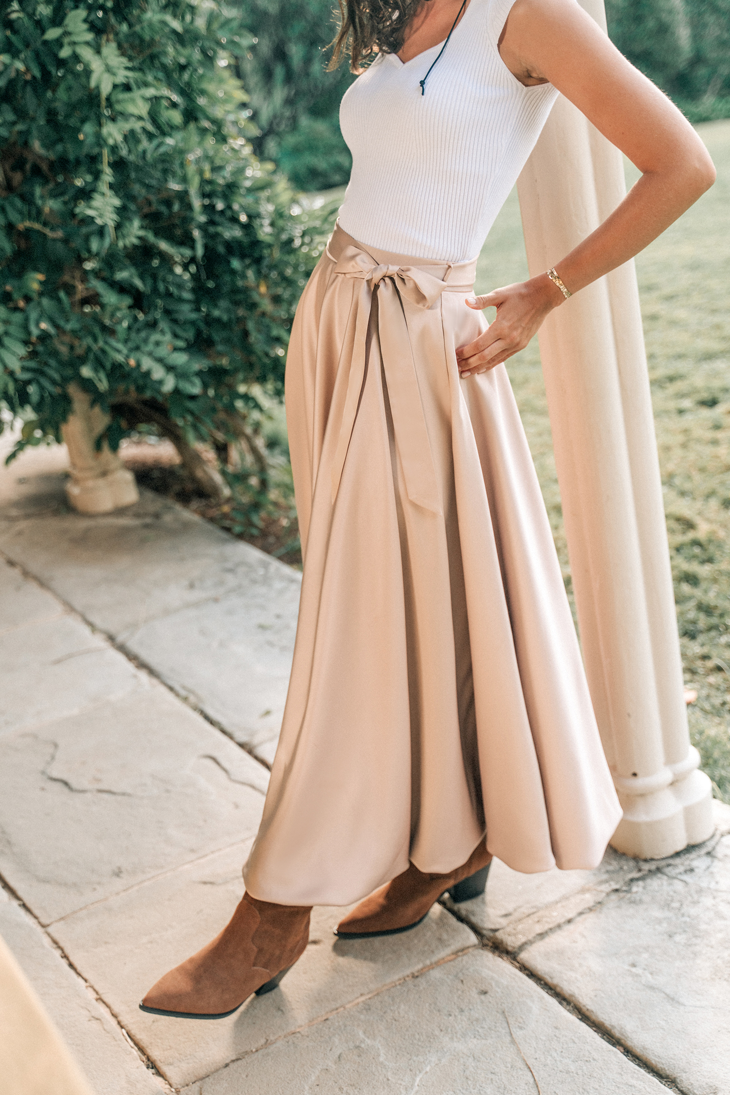 Jupe maxi en satin avec ceinture