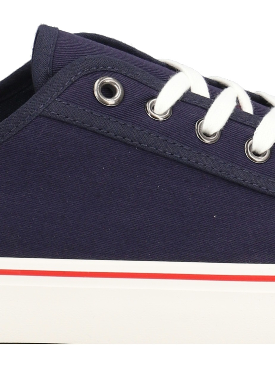 Canvas Sneaker