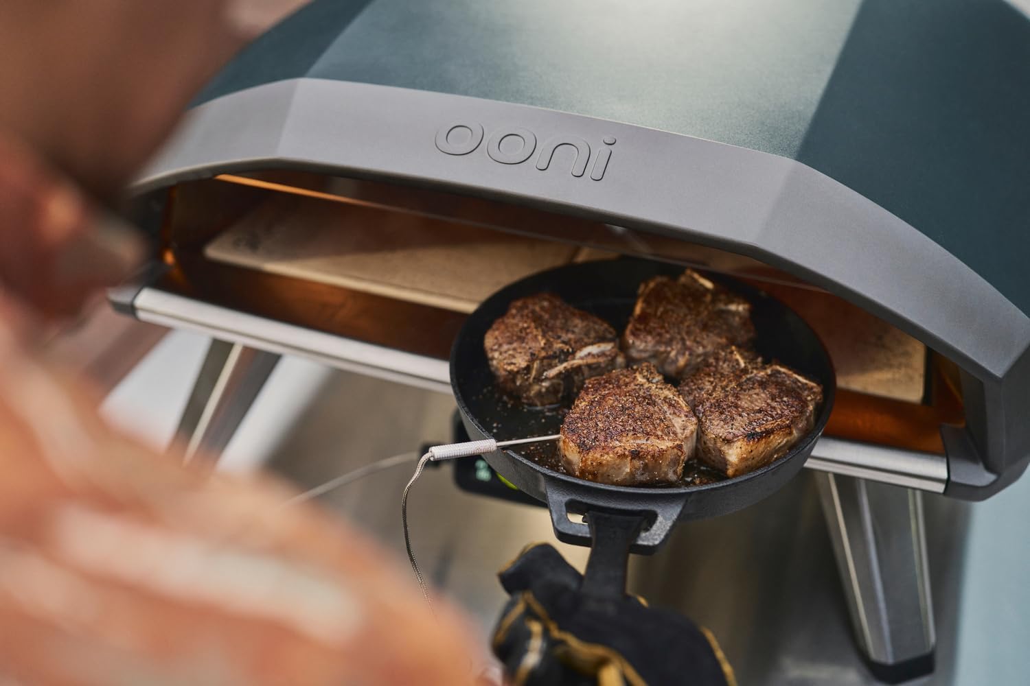 Ooni Koda 2 Pro 18' Gas Pizzaofen – Schieferblau – Pizzaofen Gas mit 2 Kochzonen – Kompakt & Tragbar Pizza Ofen – Perfekt für Neapolitanische Pizza in 60 Sekunden - (DE|AT- 50 mBar)