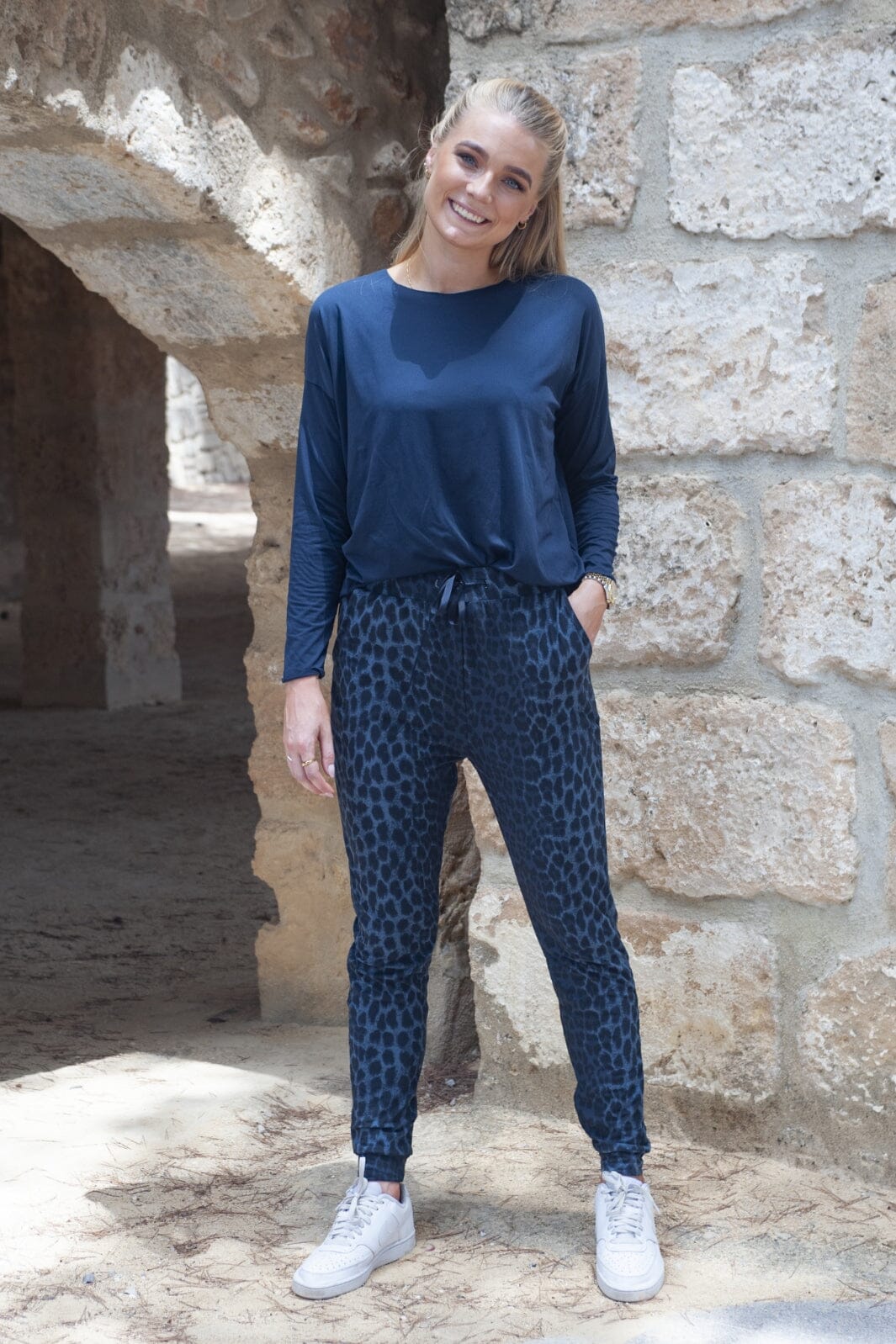 Liberte Alma-Pants dusty navy leo