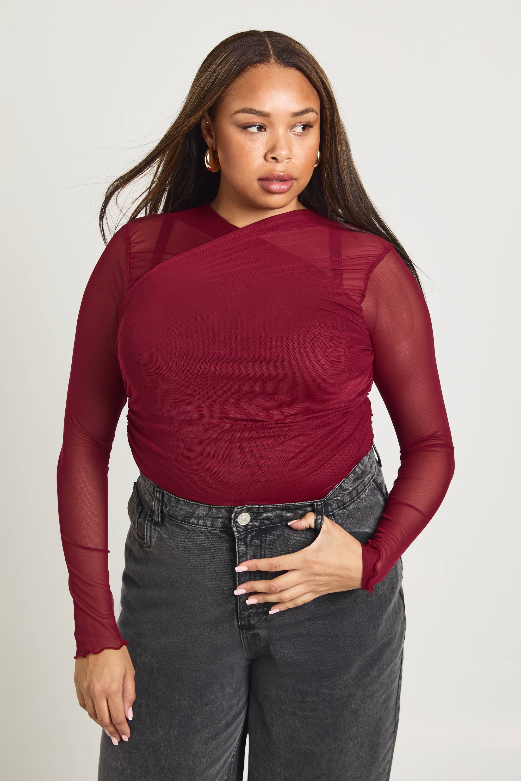 boohoo Haut Grande Taille à Encolure Croisée et Manches Longues