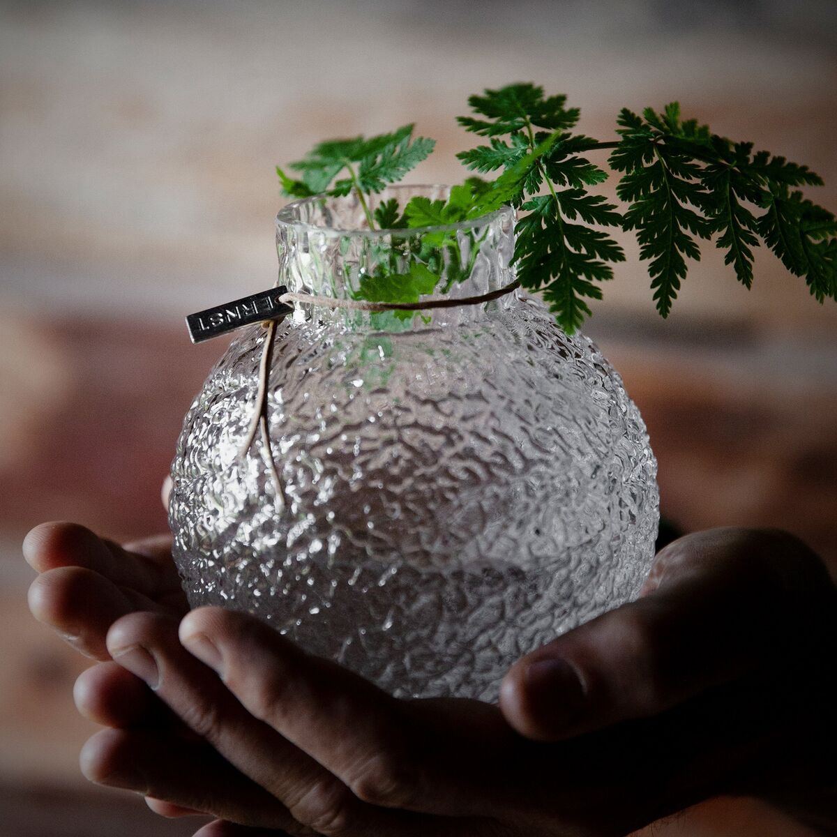 Glassvase med rund mønstret struktur, 14 cm
