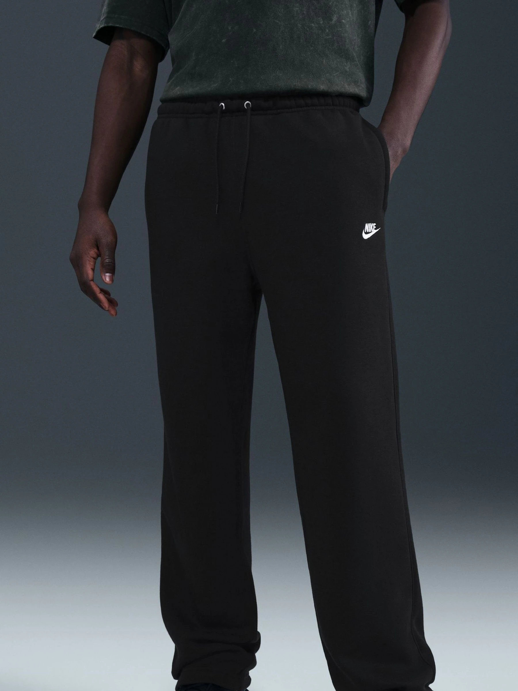 Zwart - Nike Club Fleece Bungee Joggingbroek