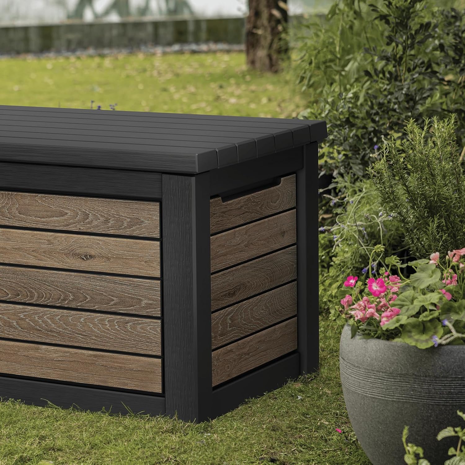 Keter Northwood Auflagenbox/Kissenbox 623 Liter | 100% Wasserdicht mit Belüftung dadurch kein übler Geruch/Schimmel Moderne Holzoptik | Deckel belastbar bis 250 KG | Deckel mit Gasdruckfedern