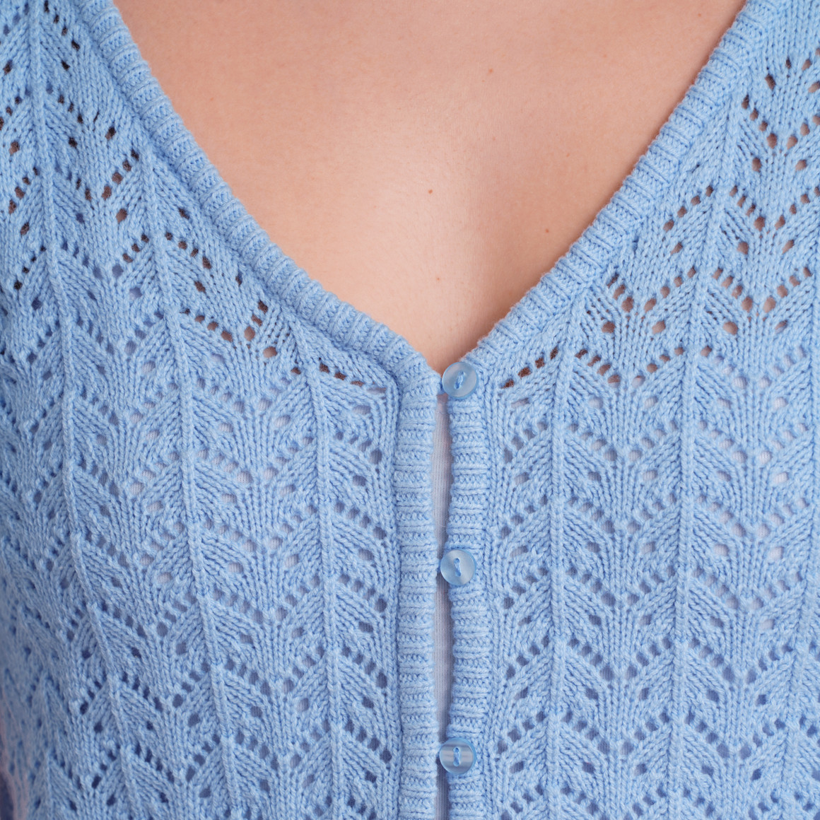 Gina Damen Strickjacke mit Ajour-Muster hellblau