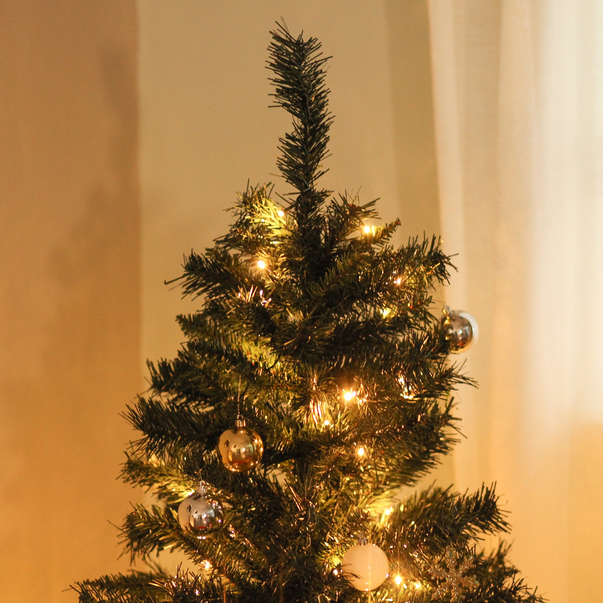 HOMCOM Künstlicher Weihnachtsbaum mit 120 LEDs grün 95 x 150 cm (ØxH)