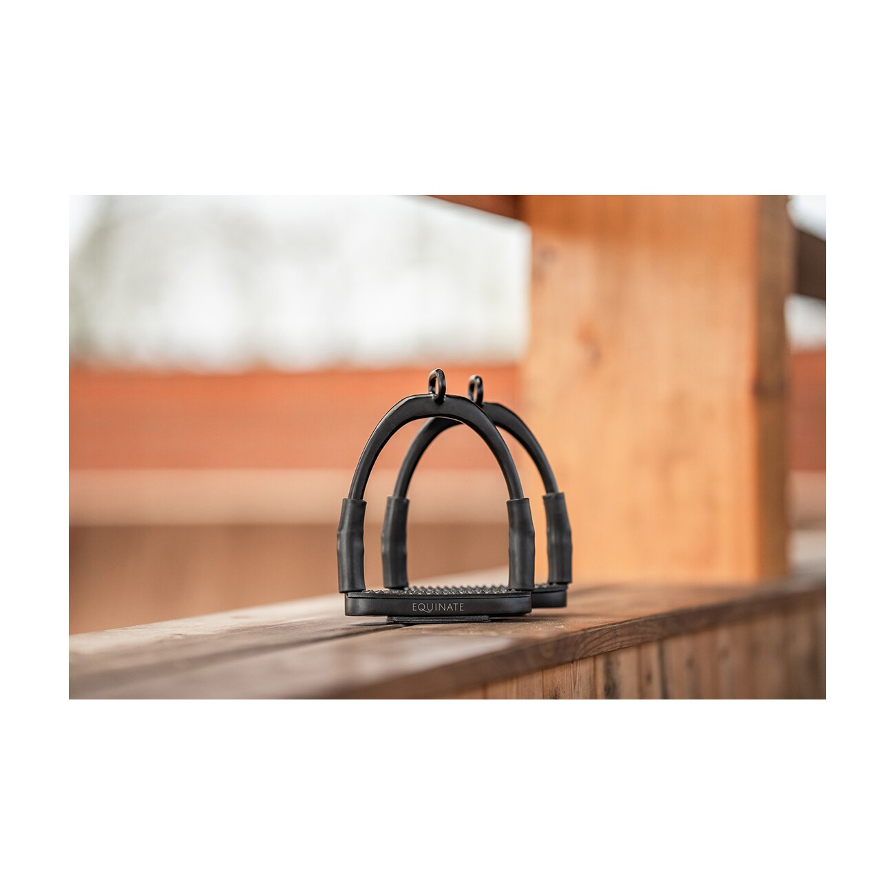 Equinate Sicherheitssteigbügel Manchester schwarz 10 cm