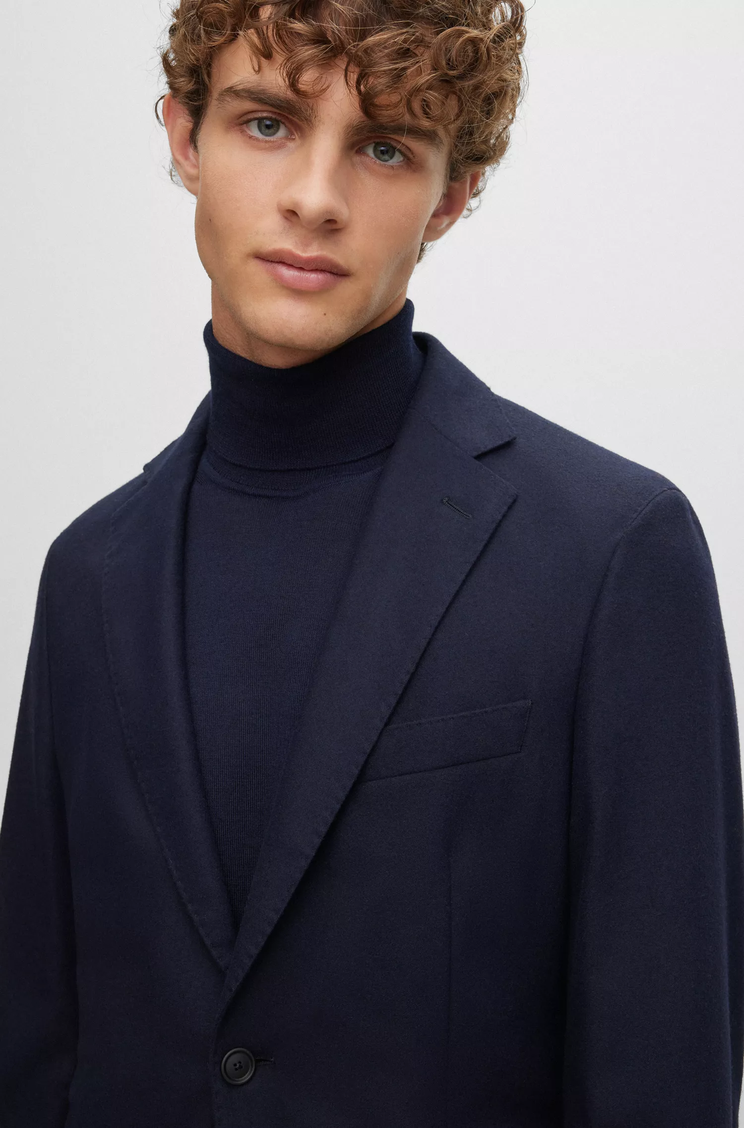 Blazer BOSS preto, corte slim, com um botão, em tecido elástico.