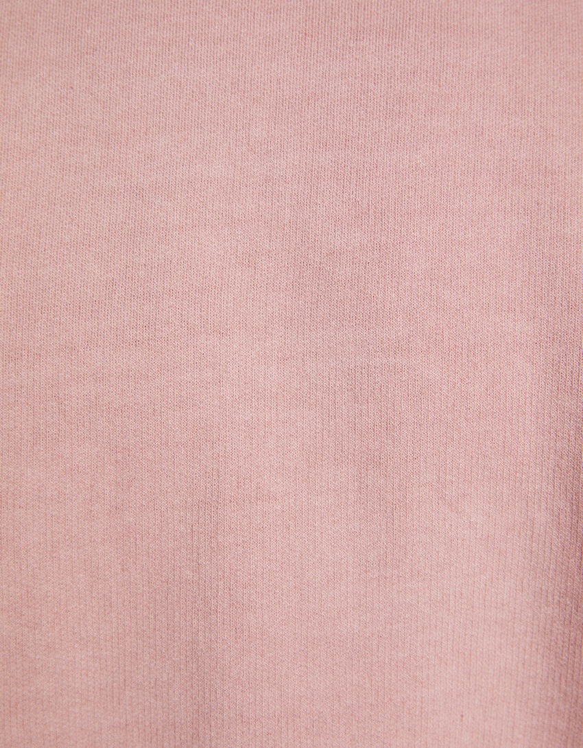 Camiseta desbotada de manga curta